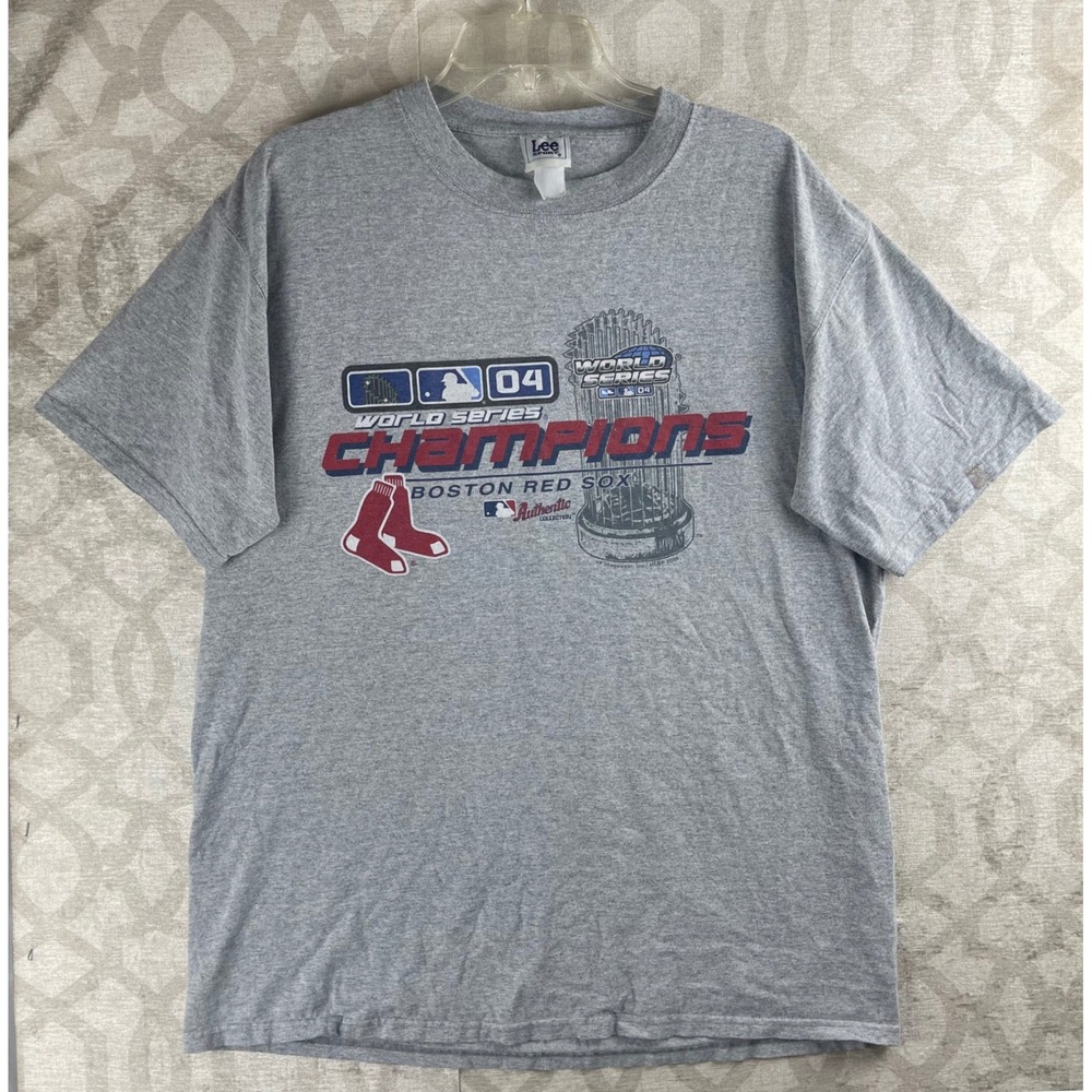 Lee Sport Boston Red Sox Men Large Gray 2004 World Series Champions T-Shirt MLB